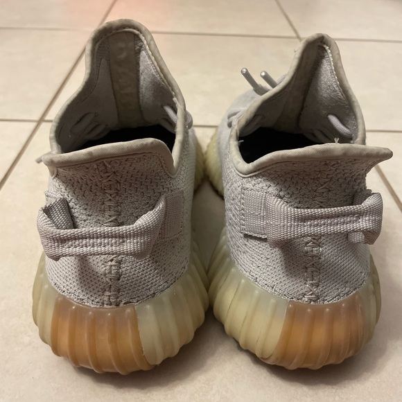 Men’s Yeezy 350 - Picture 3 of 5